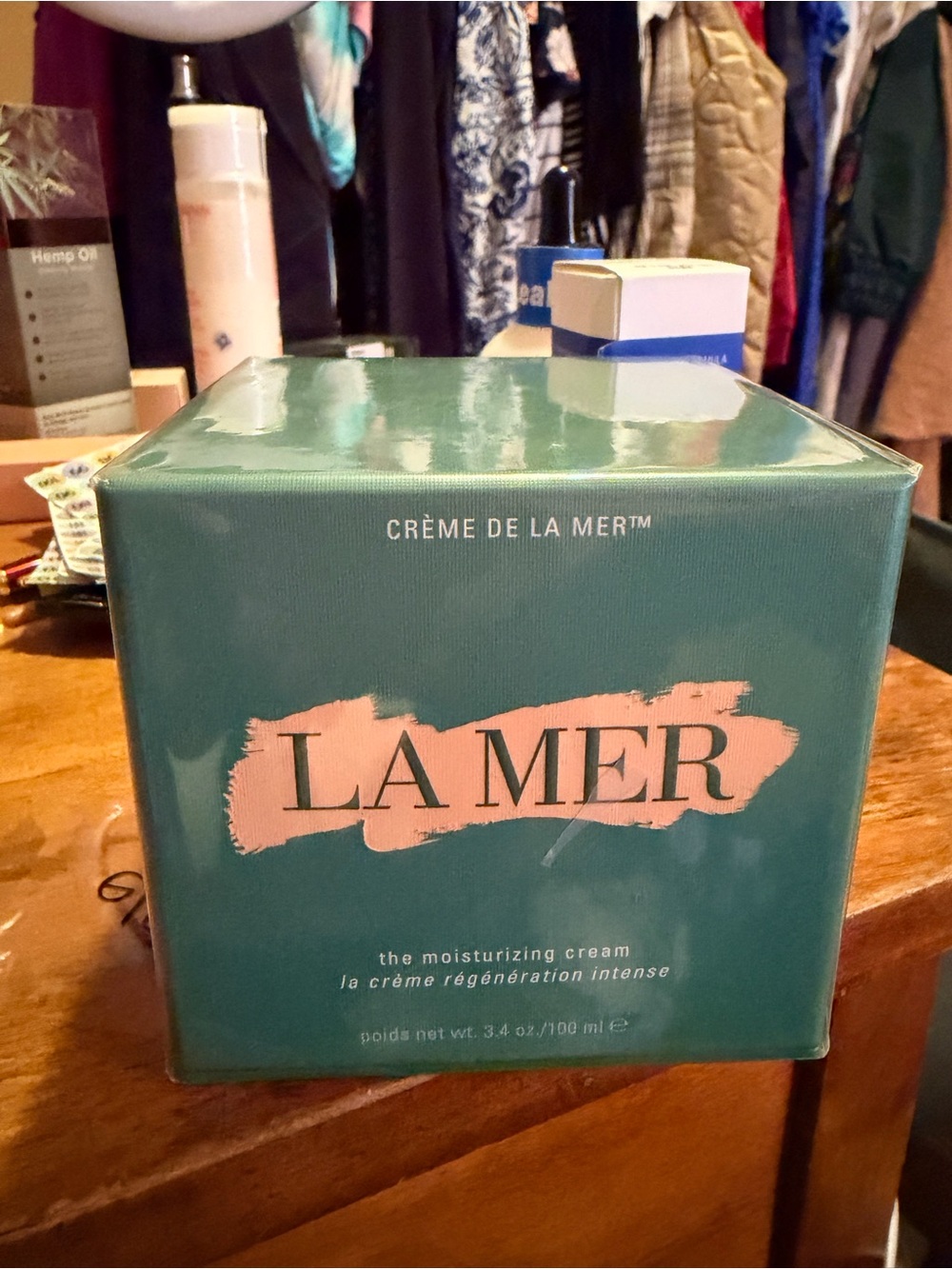 La Mer Moisturizing Cream in Teal Box with Pink Accent